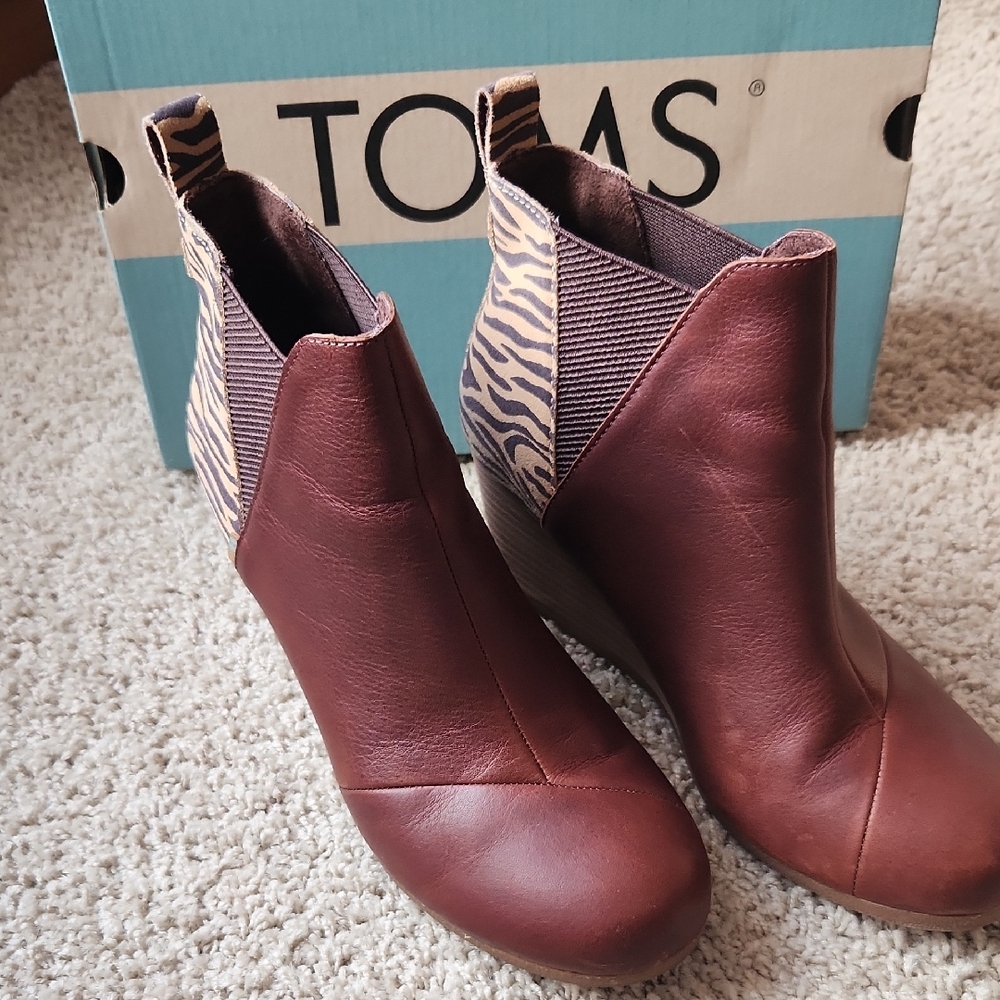 TOMS Women's Zebra Pattern Brown Ankle Booties